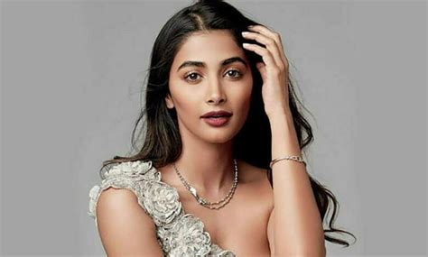 Pooja Hegde Height, Age, Boyfriend, Family, Biography